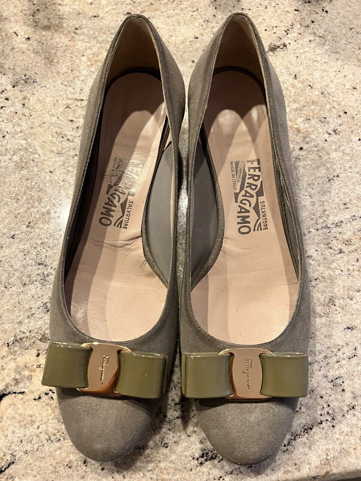 Salvatore Ferragamo Vara Bow Grey Suede Patent Block Heel Shoes 9 B