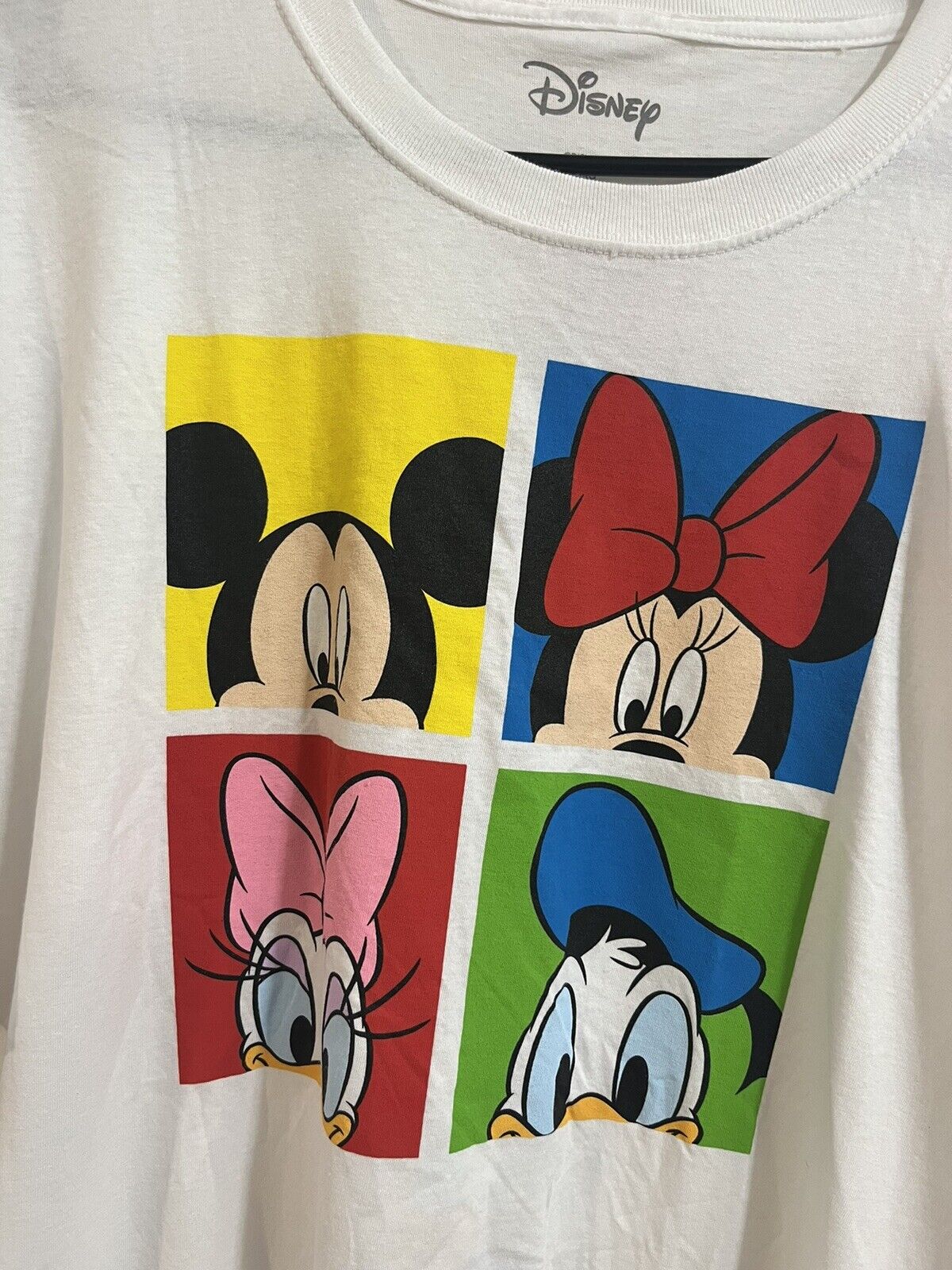 Disney Mickey Mouse Minnie Mouse Daisy and Donald Duck Shirt Size XL White 
