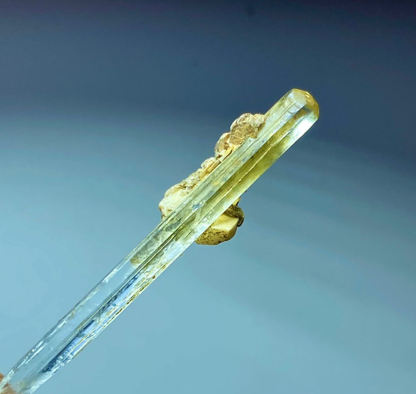 Beautiful  Long Natural Aquamarine Crystal  from Skardu, Pakistan 9.15 Carts 