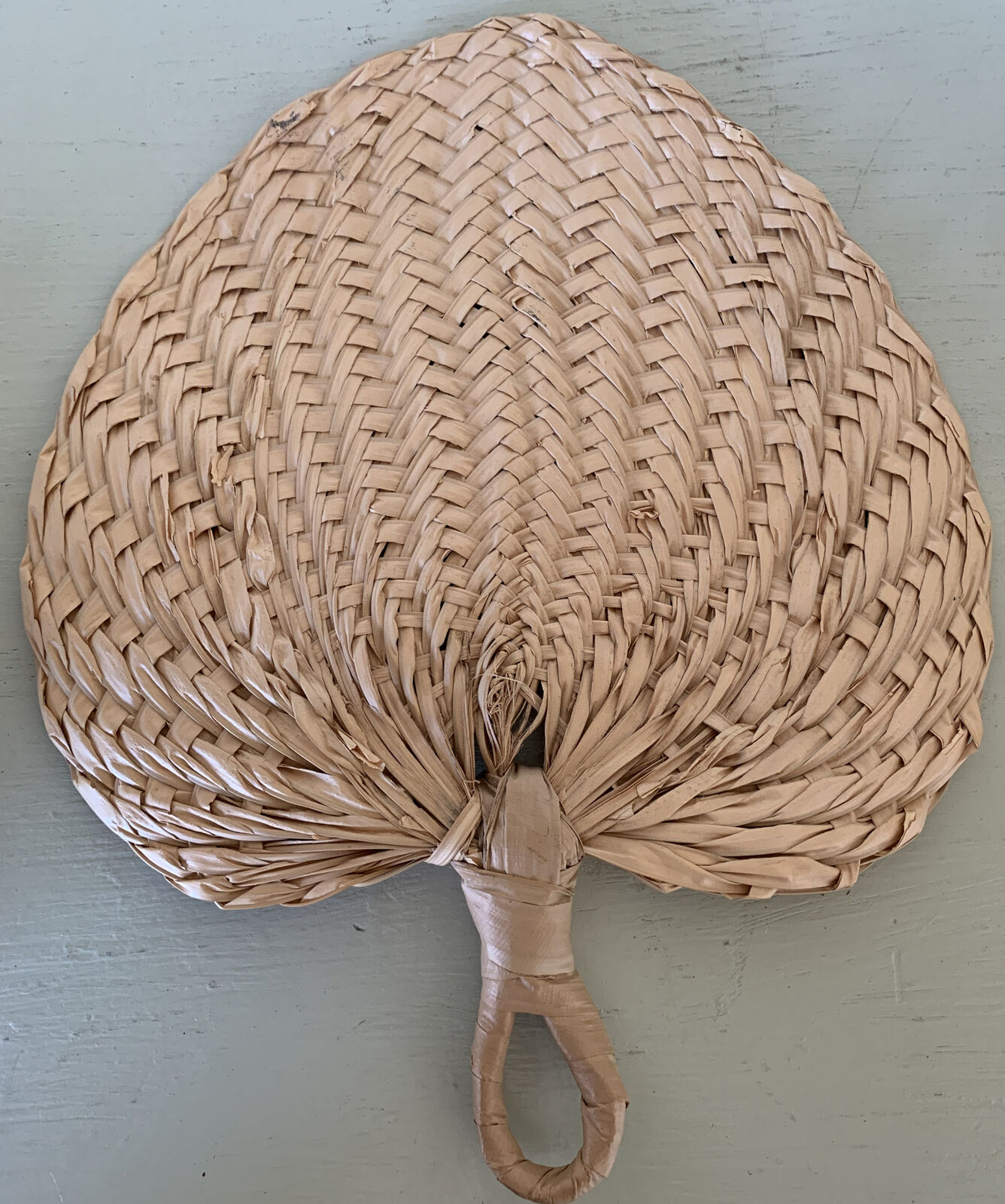 Vintage Straw Palm Leaf Wicker Rattan Hand Fan Heart Shape Boho Woven