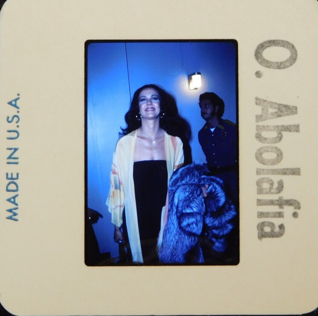 OA19-019 1980s Wonder Woman Lynda Carter Orig 35mm Oscar Abolafia COLOR SLIDE