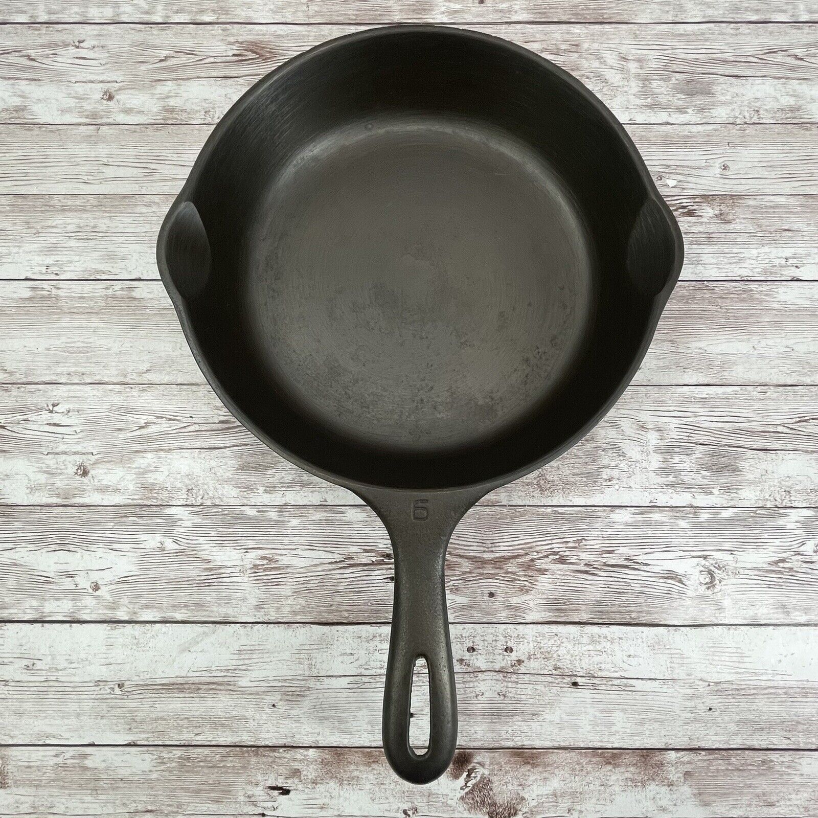 Vintage Unmarked Wagner No. 6 Cast Iron Skillet. Please Read