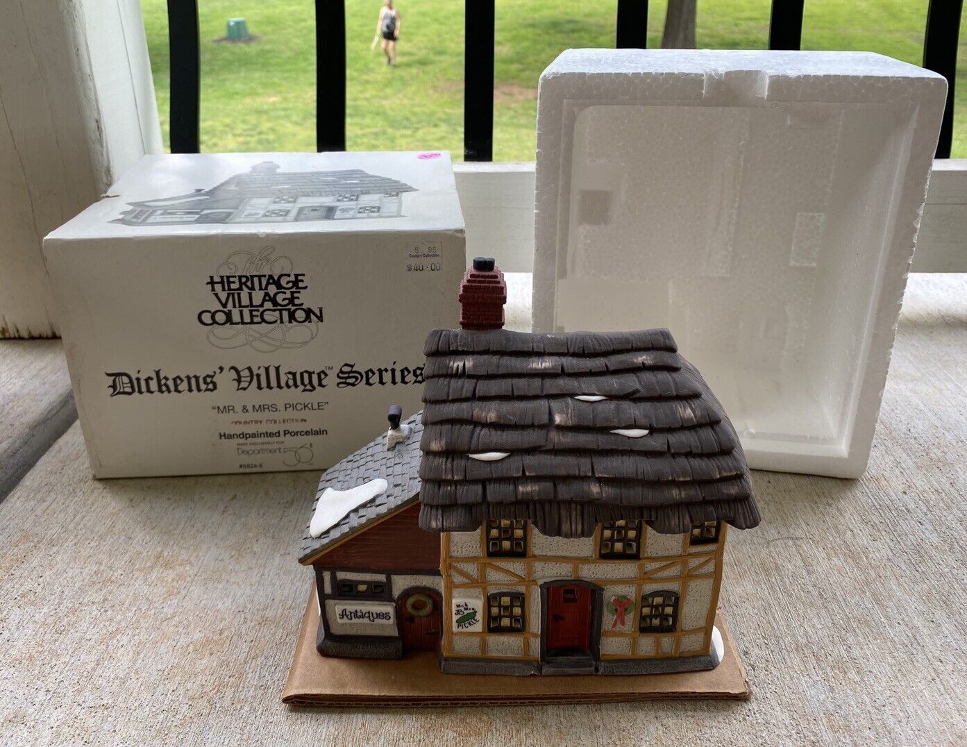 Dickens' Village Department 56 Mr. and Mrs. Pickle 5824-6 