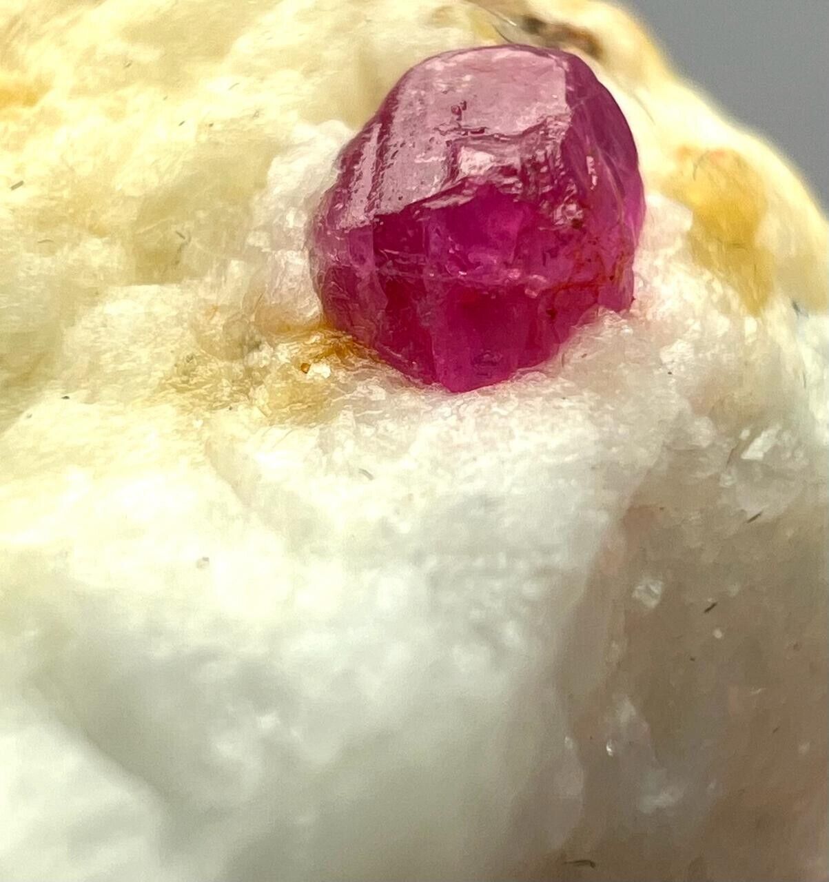 47 Ct, Very beautiful ruby crystal on matrix