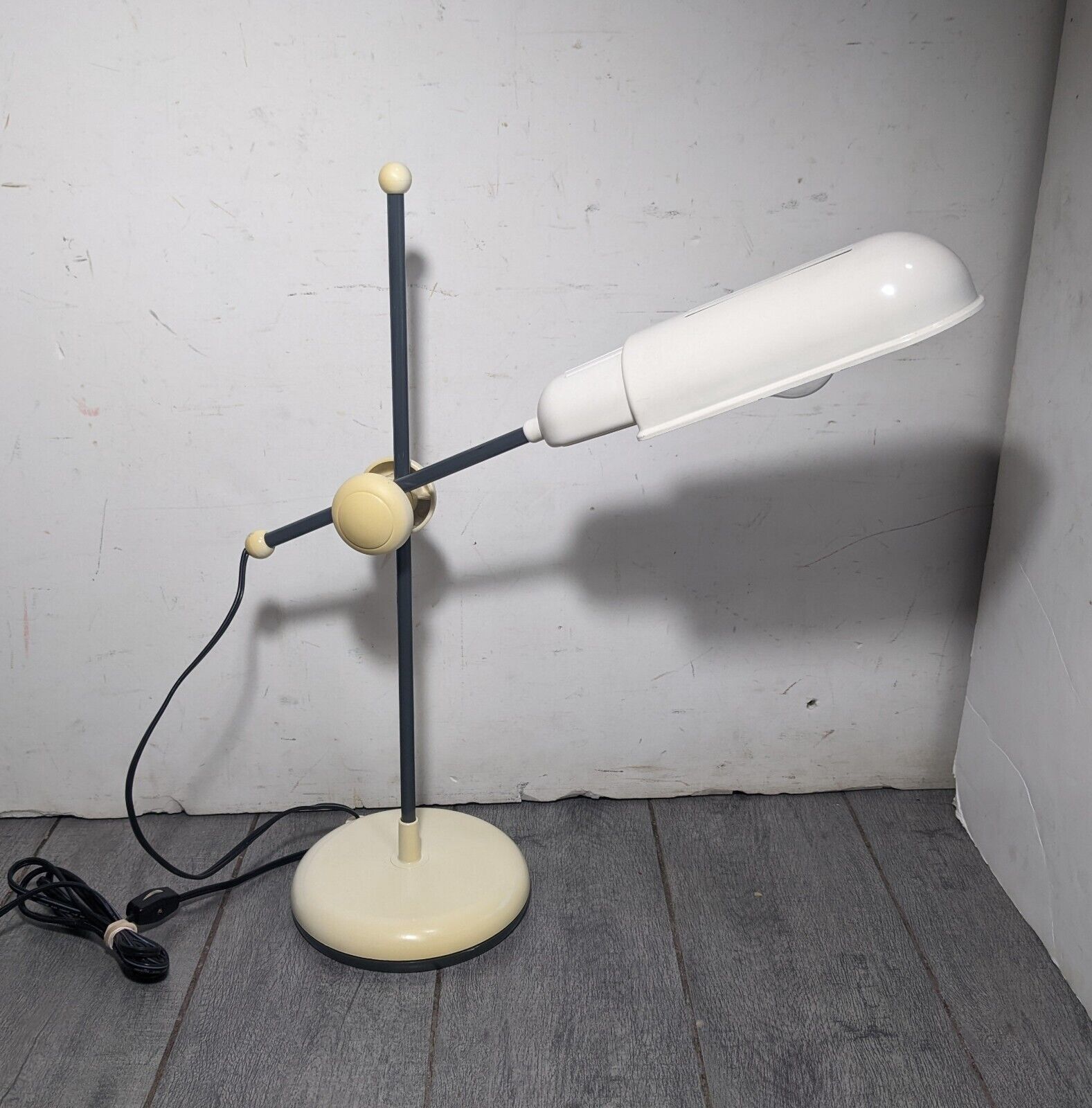 Vintage Mid Century Modern Atomic Adjustable Cantilever Desk/Table Task Lamp