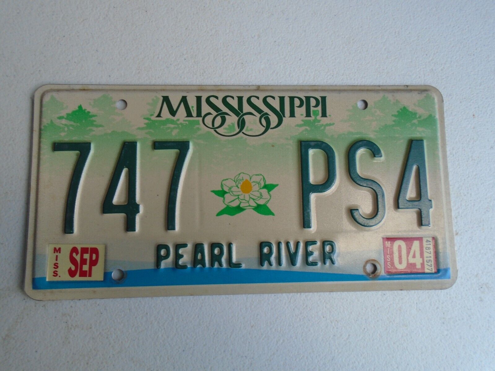 Mississippi License Plate Car Tag Magnolia Pearl River County Sep 2004 747 PS4