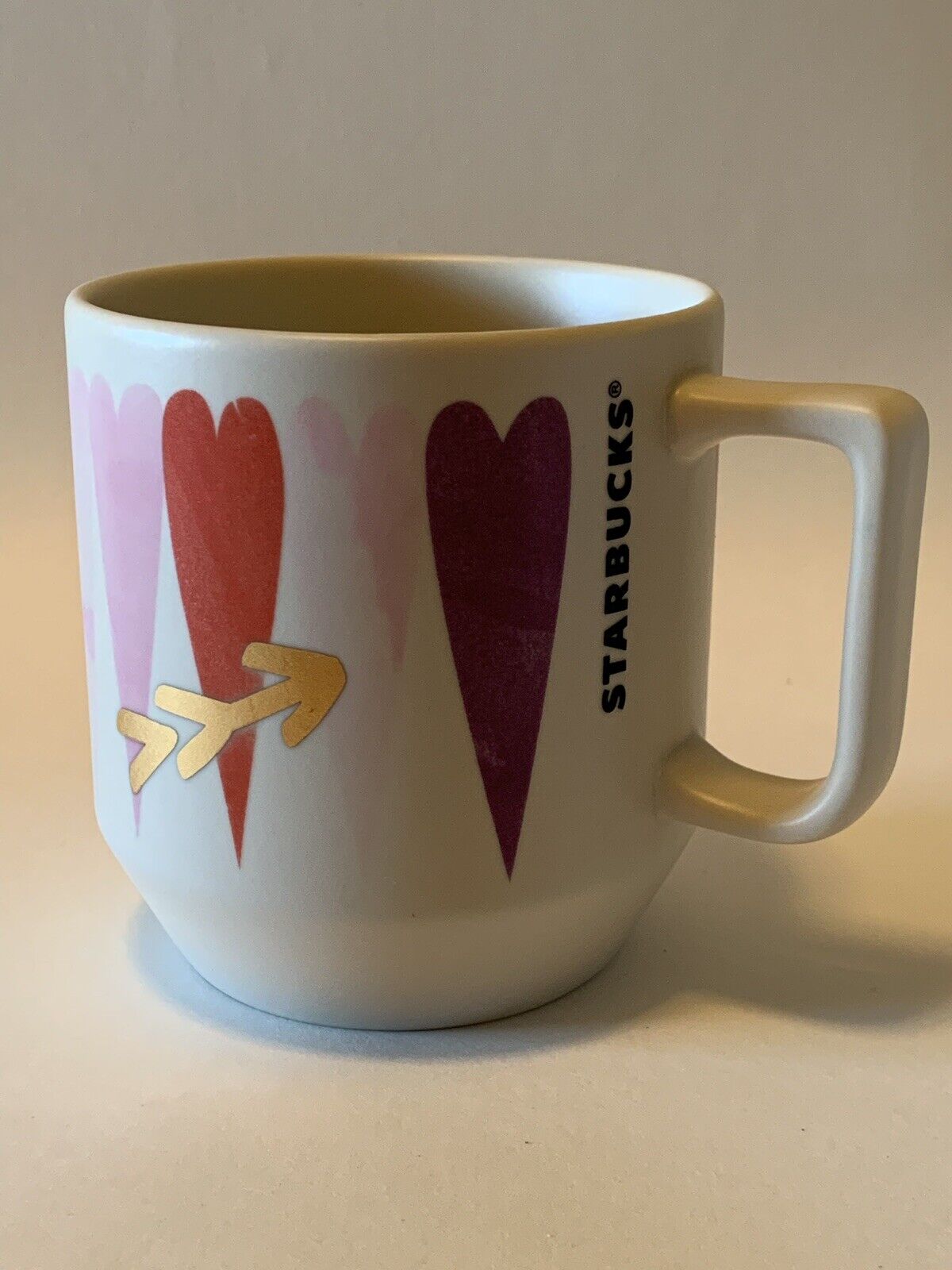 2016 STARBUCKS Hearts Mug Valentines Coffee Cup 12 oz Collectible