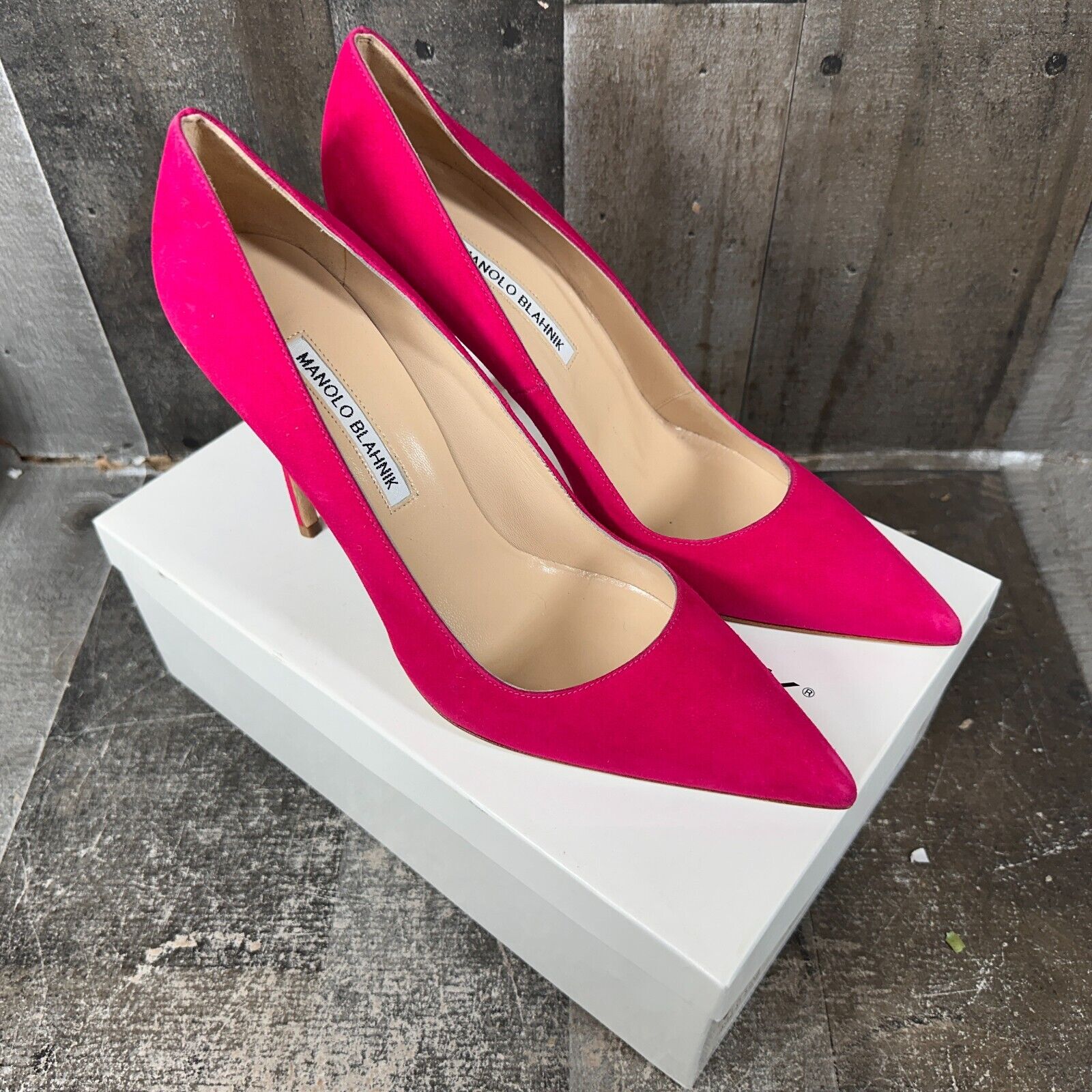 Manolo Blahnik Size 39.5 Fuscia Suede Leather Heels Made In Italy