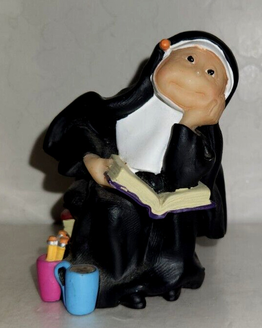 Vintage Sister Folk Nun Don't Quit  Figurine Retired 2010  Maureen Carlson