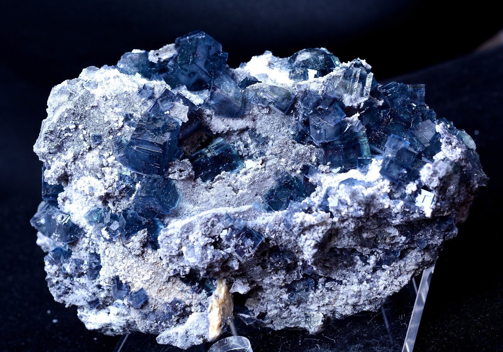 980g New Find Transparent Blue Cube Fluorite CRYSTAL CLUSTER Mineral  Specimen