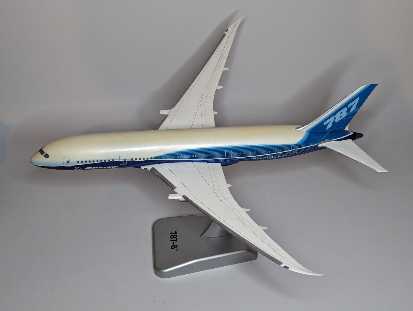 Hogan Wings Boeing 787-8, Inflight Version, 1:400