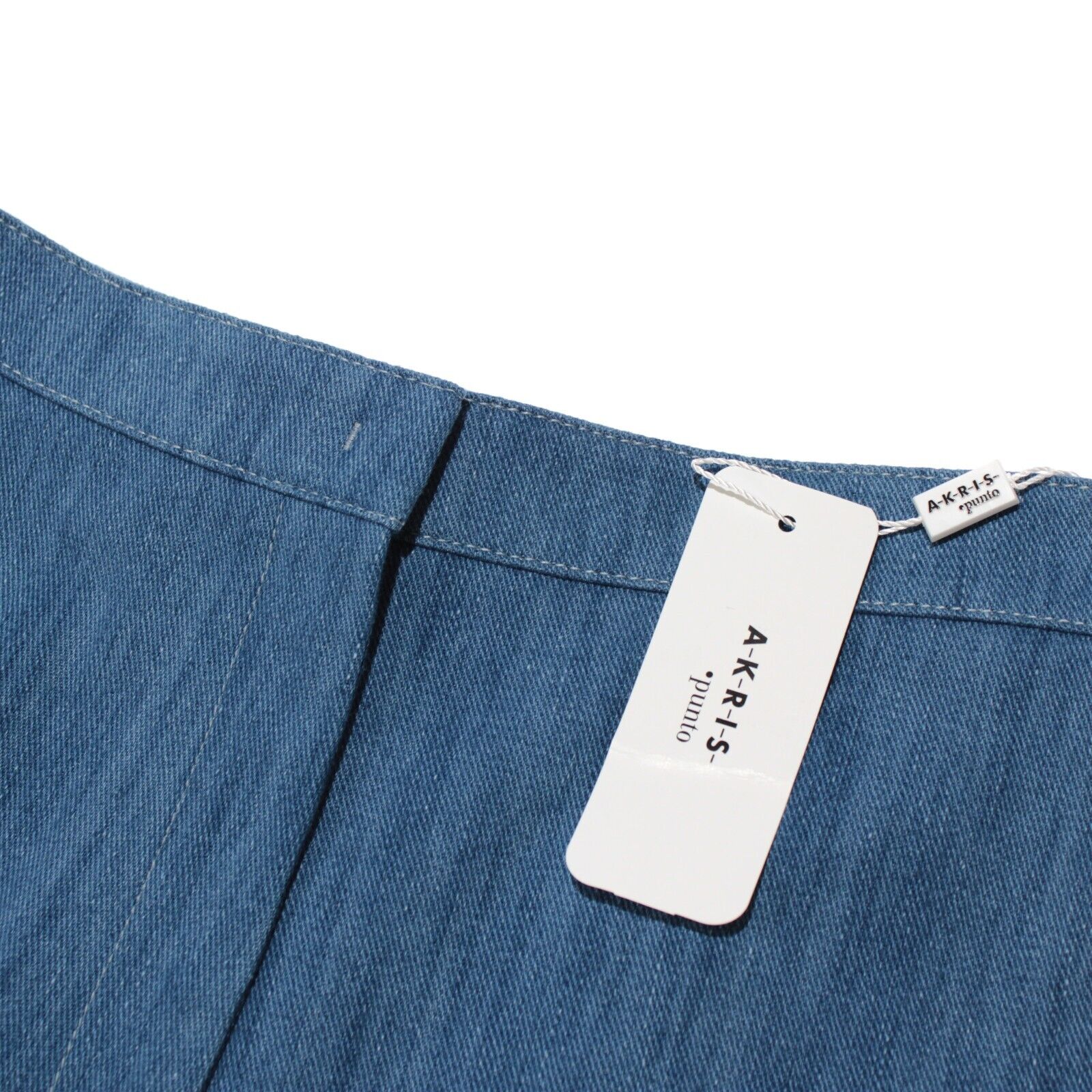 Akris Punto NWT Filia Denim Shorts Size 8 in Medium Blue Cotton Blend