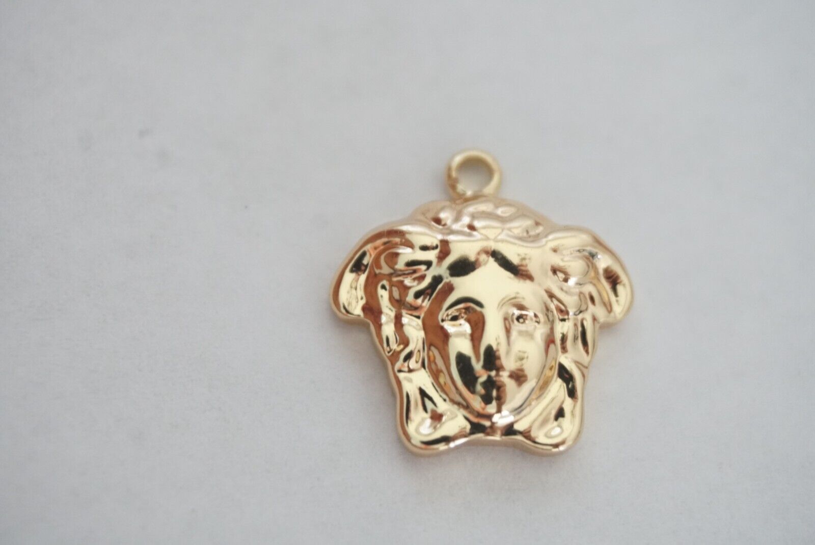 One  Versace  1 pieces   metal   gold    emblem Medusa 20 mm 0,8 inch