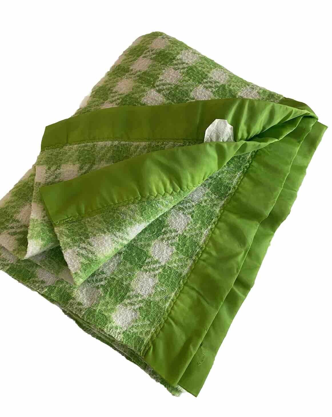 VTG  Houndstooth Acrylic Blanket Satin Bound Reversible Green White Twin RARE