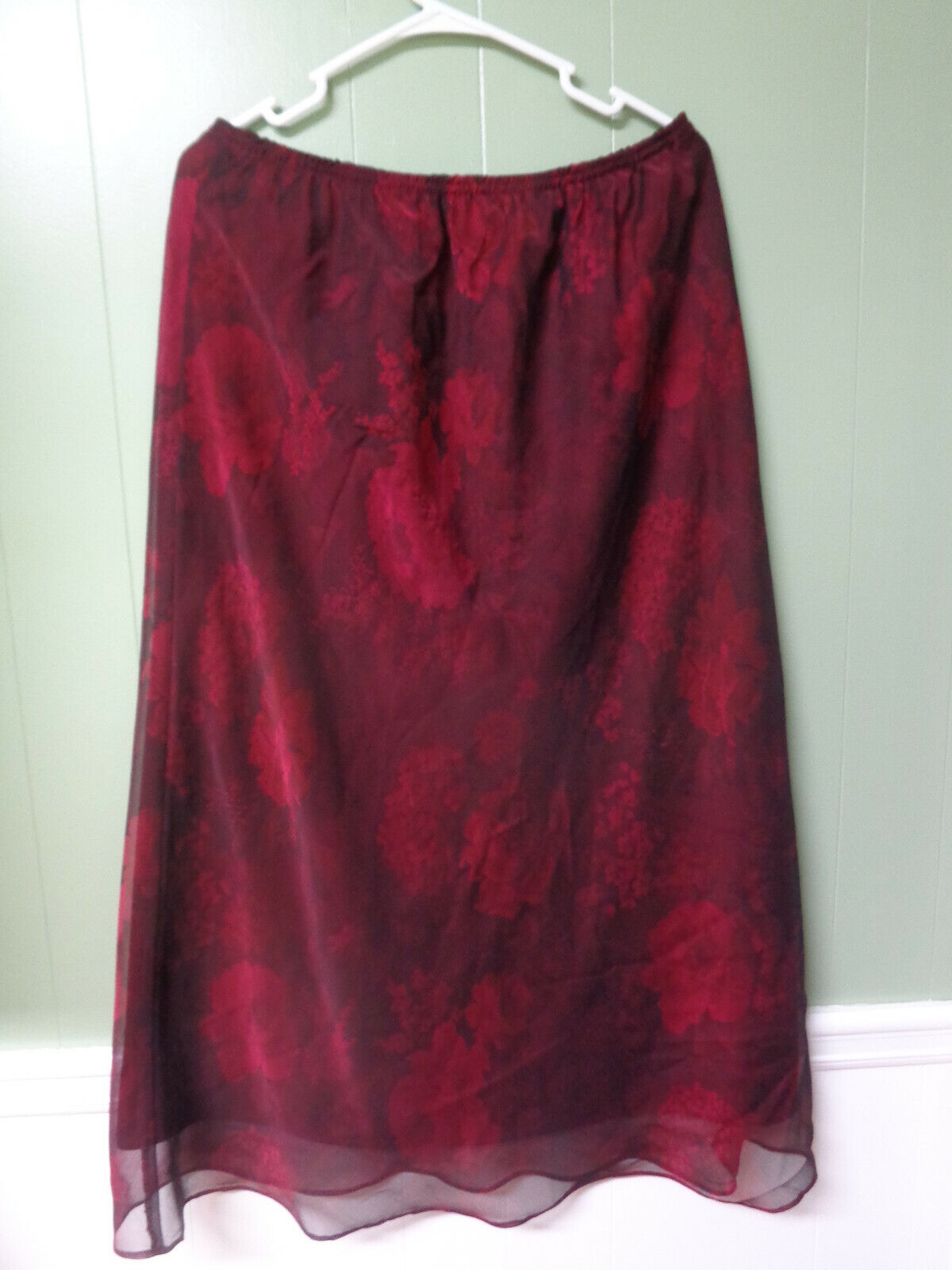 Women\'s lined long skirt elastic waist (burgundy/floral) size 16 R&M Richards
