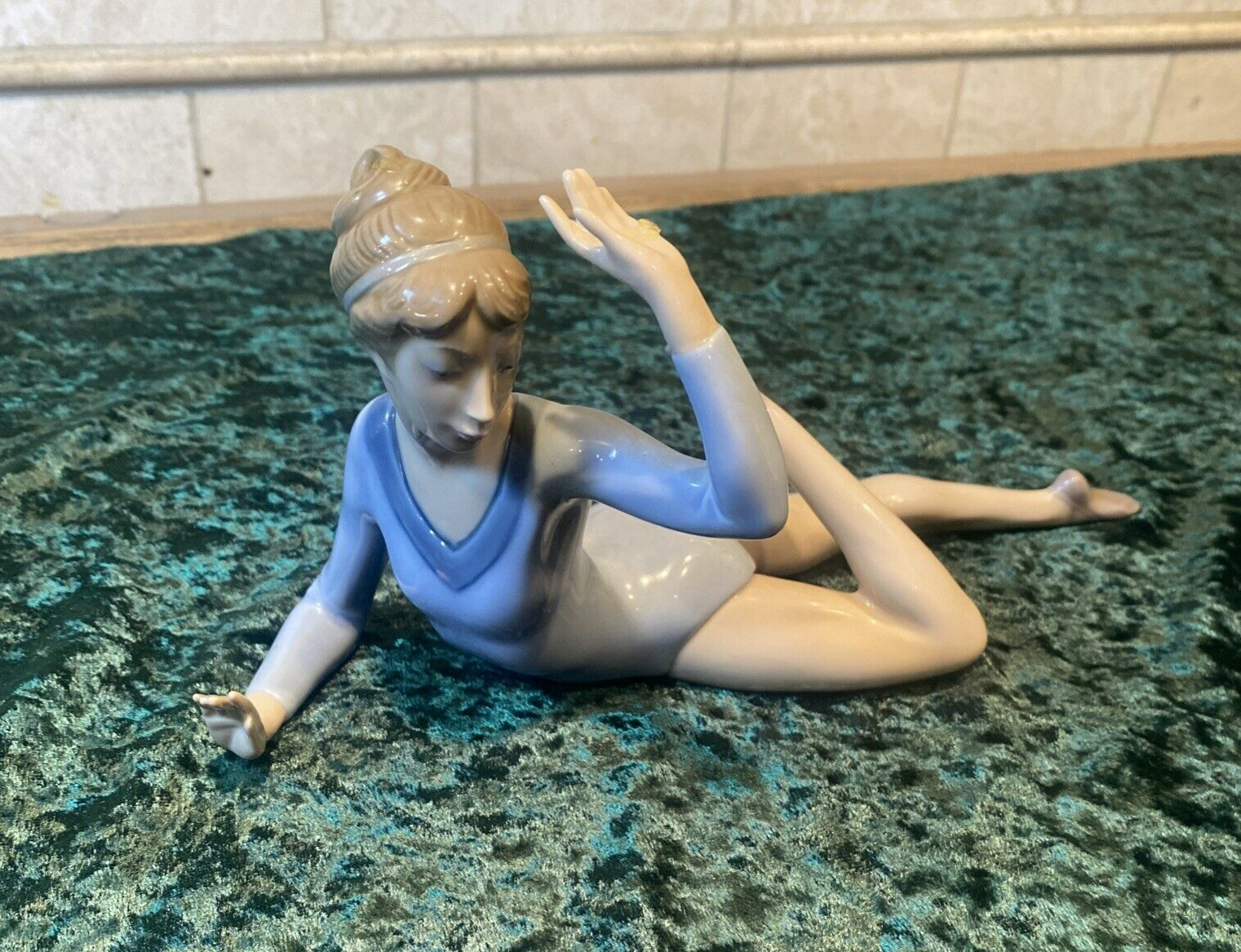 Vintage1985 Porcelain figurine LLADRO GYMNAST WITH RING Marked 23.5 cm