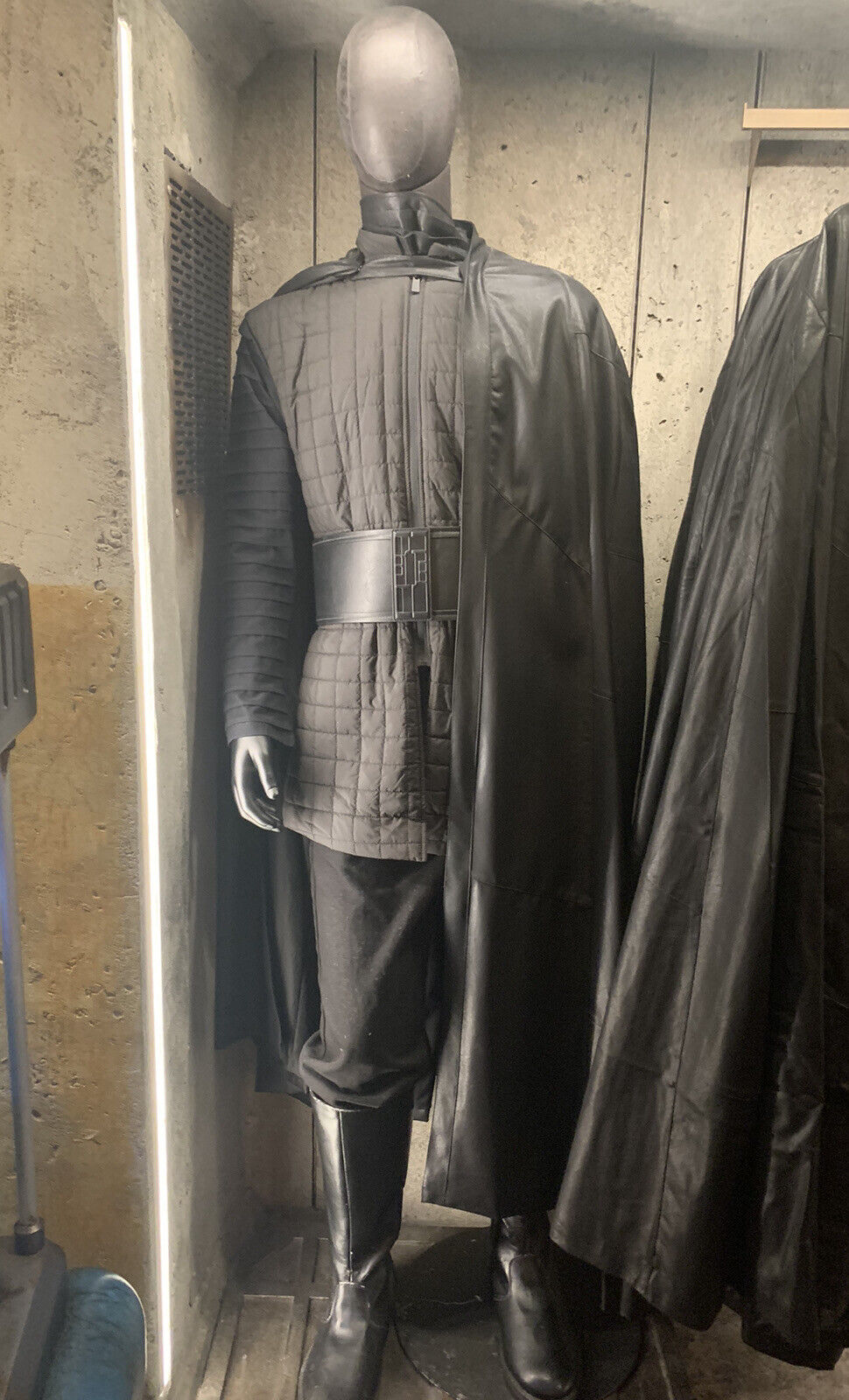 New Star Wars Galaxy’s Edge Sith Cosplay Costume (Small/Medium)