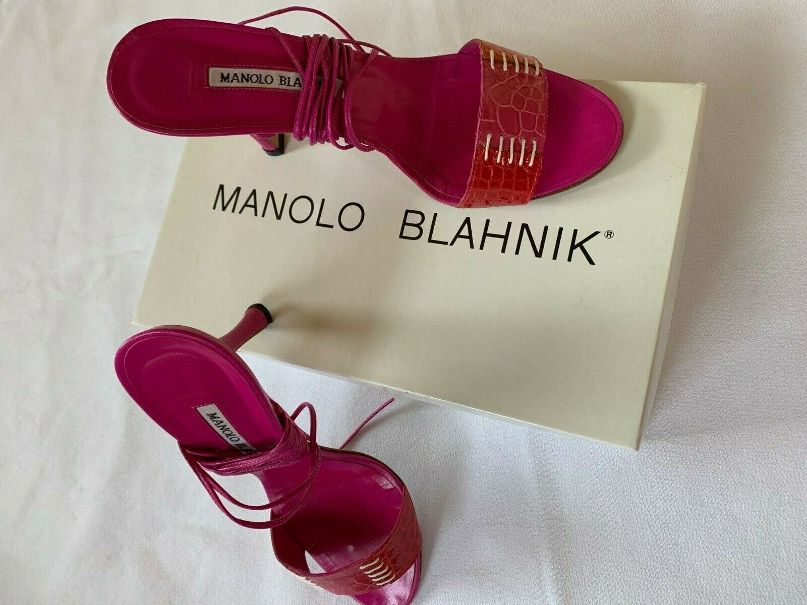 Manolo Blahnik women\'s pink leather strappy sandals EU 37 1/2 (US 7)
