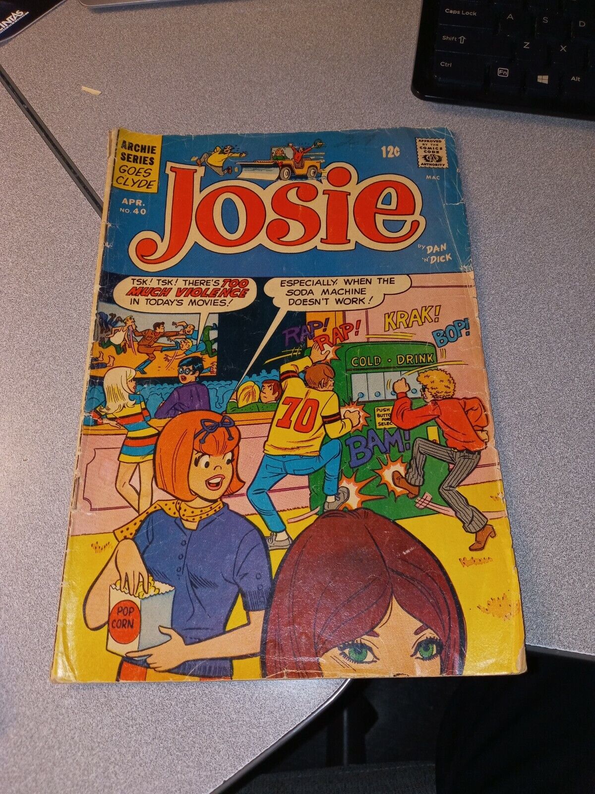 Josie #40 archie comics 1969 Silver Age dan decarlo good girl art the pussycats