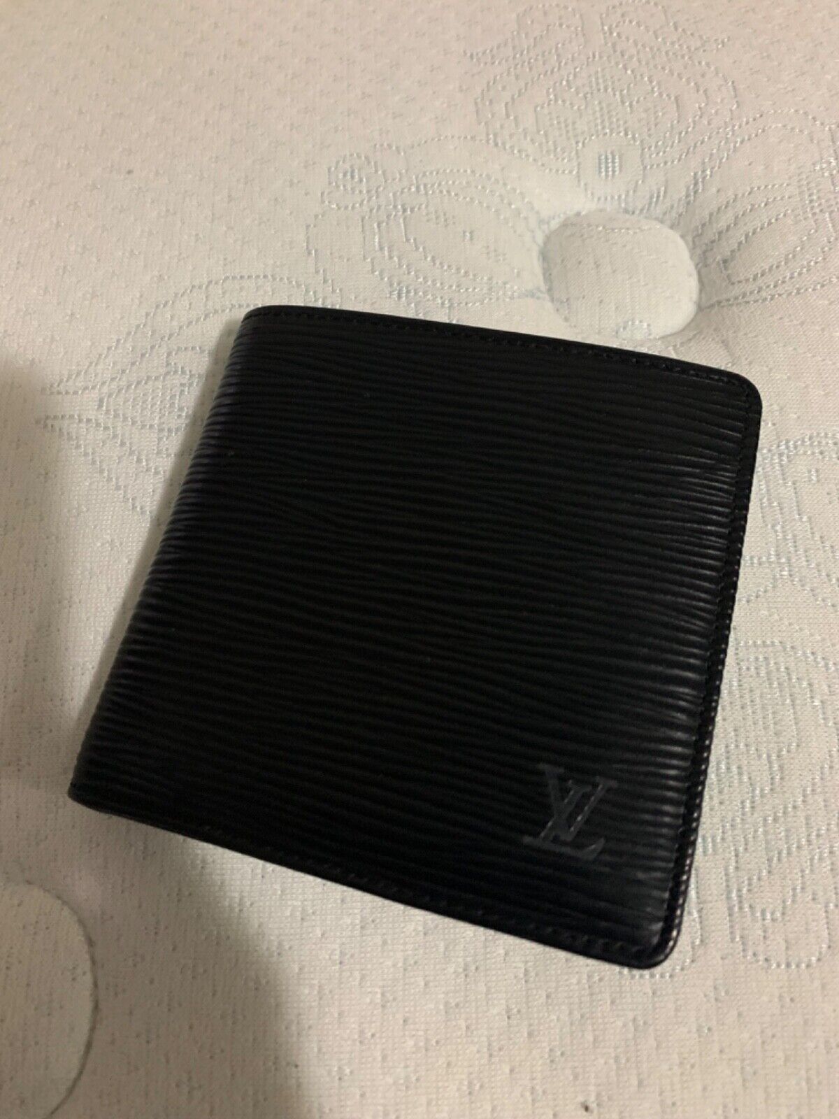 Authentic Louis Vuitton Epi MARCO Mens Leather Bifold Wallet   