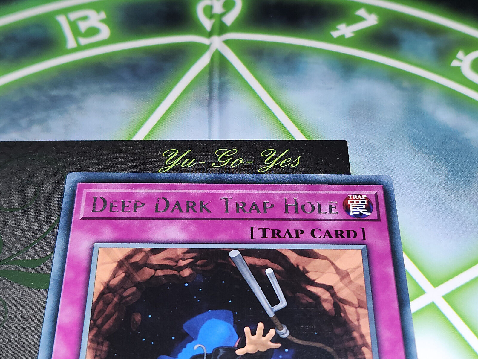 MAZE-EN067 Deep Dark Trap Hole Rare 1st Edition Misprint YuGiOh Card