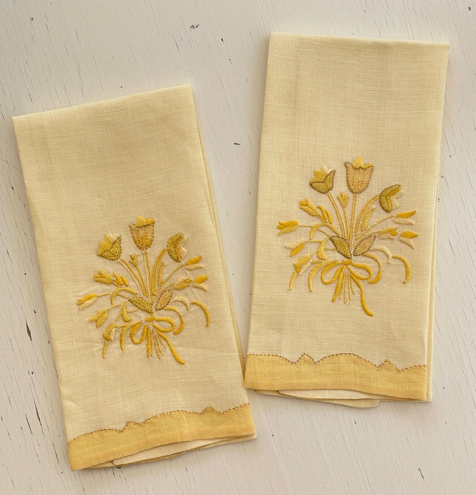 2 Constance Leiter Vintage Yellow Finger Tip Towels Madeira Embroidered XX550