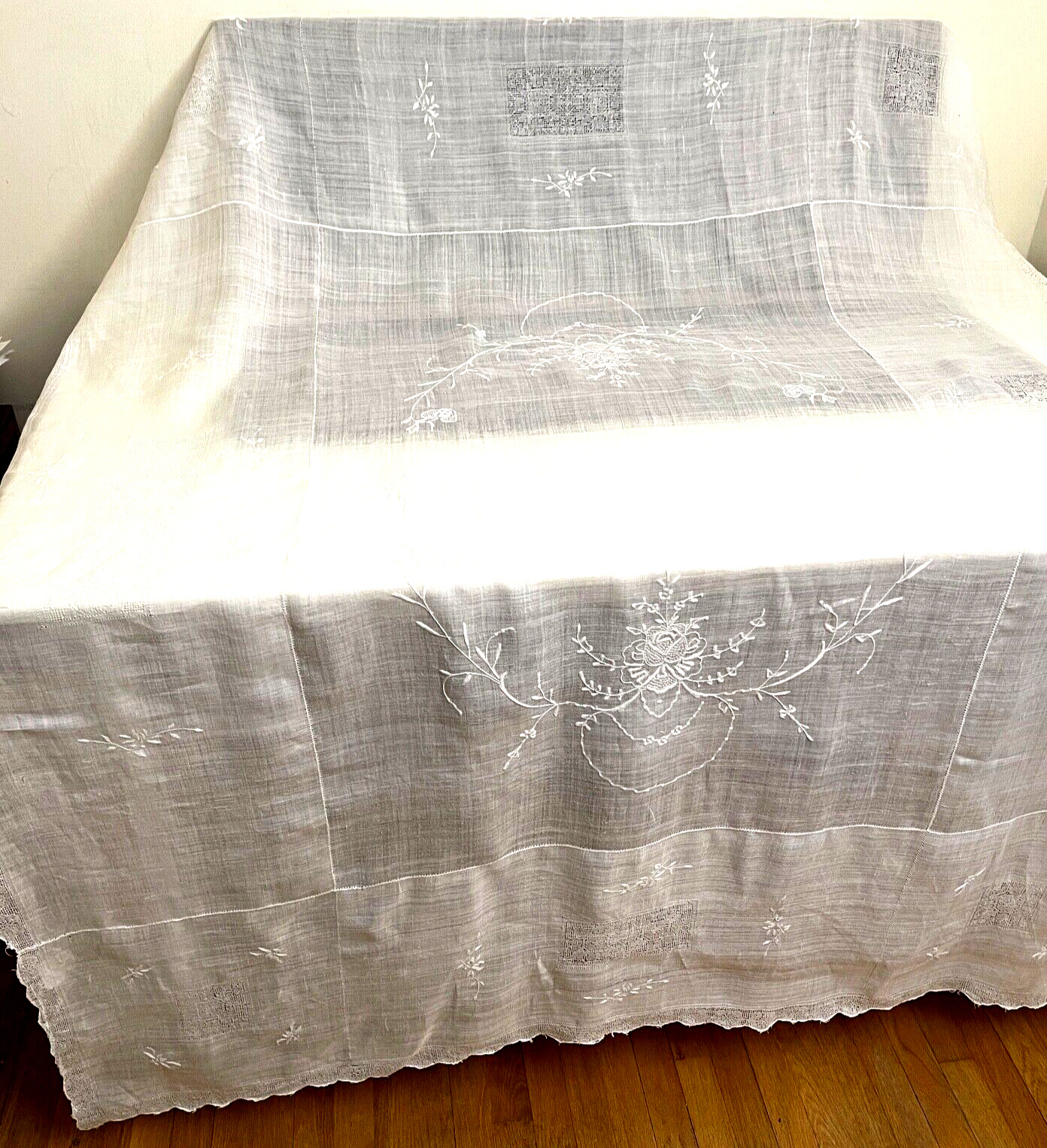 Vintage Semi Sheer Linen Tablecloth w/ Embroidery & Lace Edging 60x80  YY724
