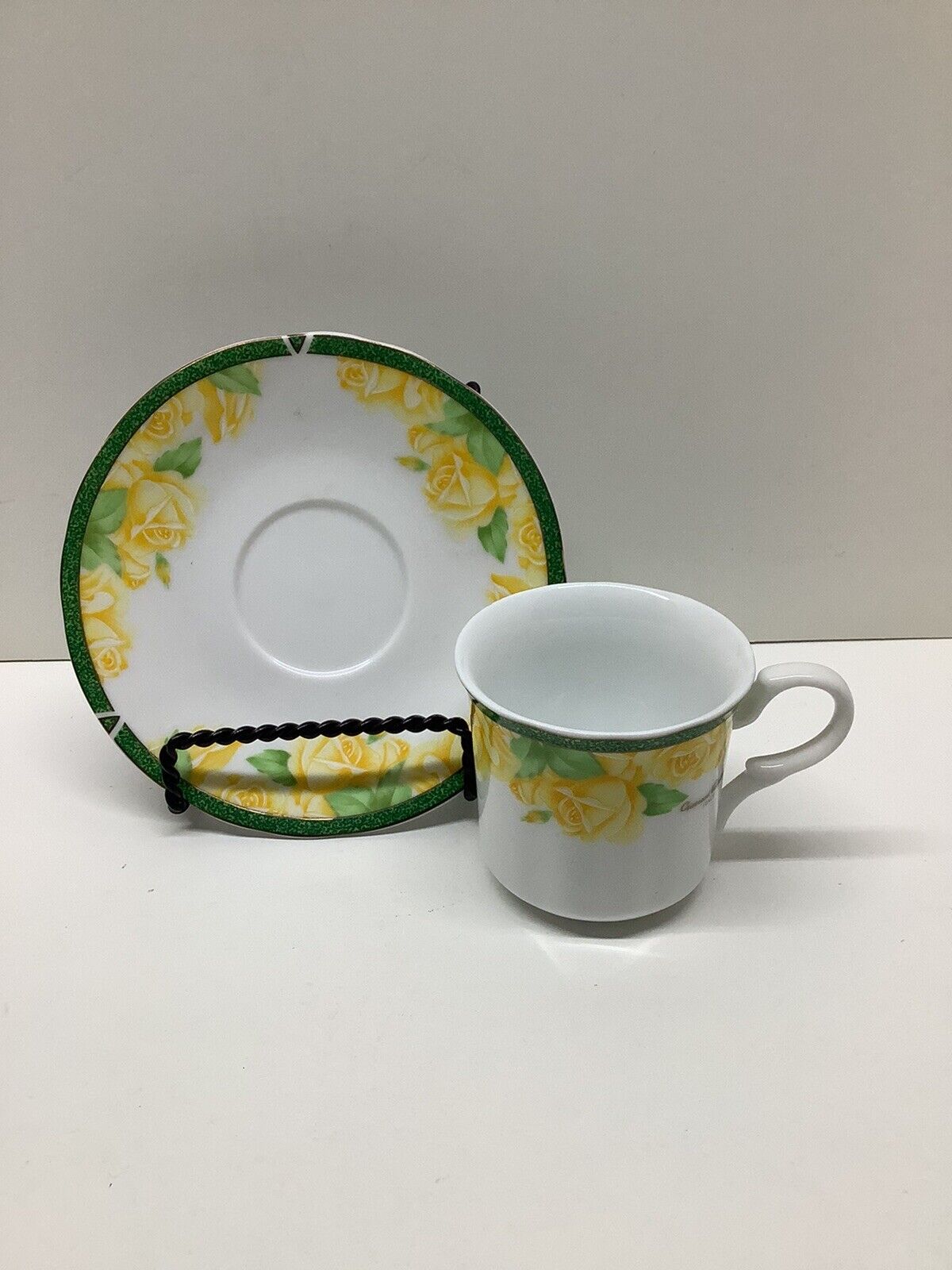 Giovanni Valentino yellow roses demitasse cup & saucer double gilt trim Italy