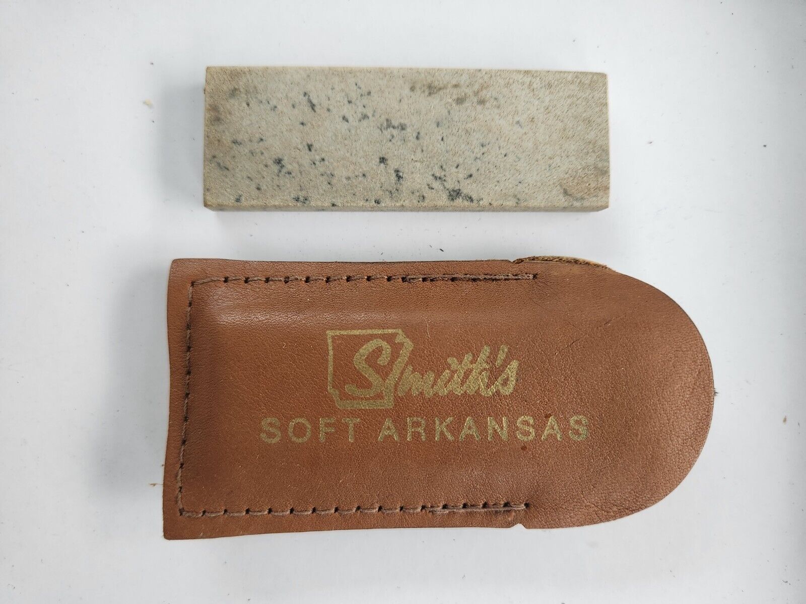 Vintage Smiths Soft Arkansas Oilstone in leather pouch