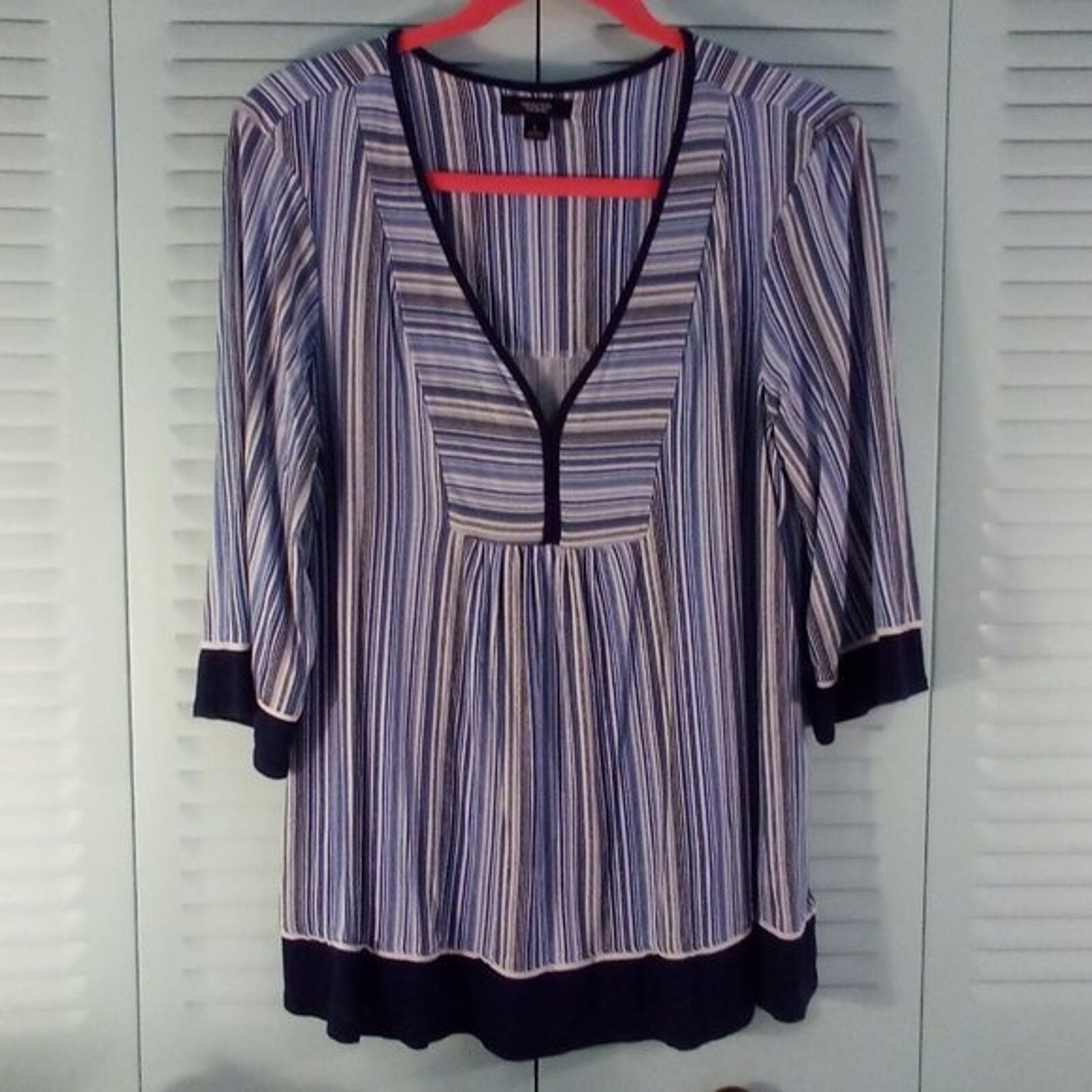 Simply Vera Vera Wang blue and white striped top With yolk that has navy trim, L