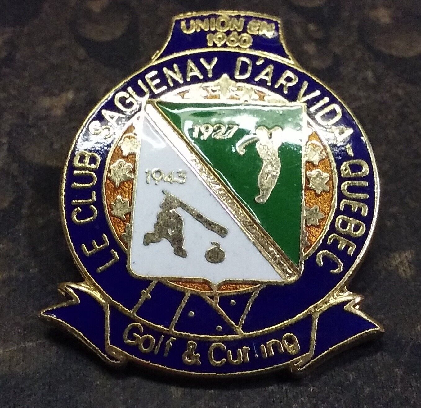 Le Club Saguenay D\'arvida Quebec Golf and Curling vintage pin badge