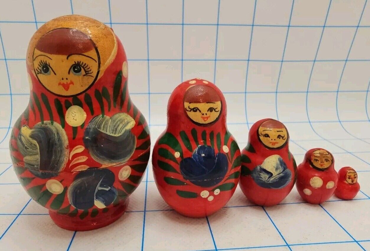 Set of Hand Painted Small / Miniature Nesting Russian / Babushka Dolls Wooden 3\