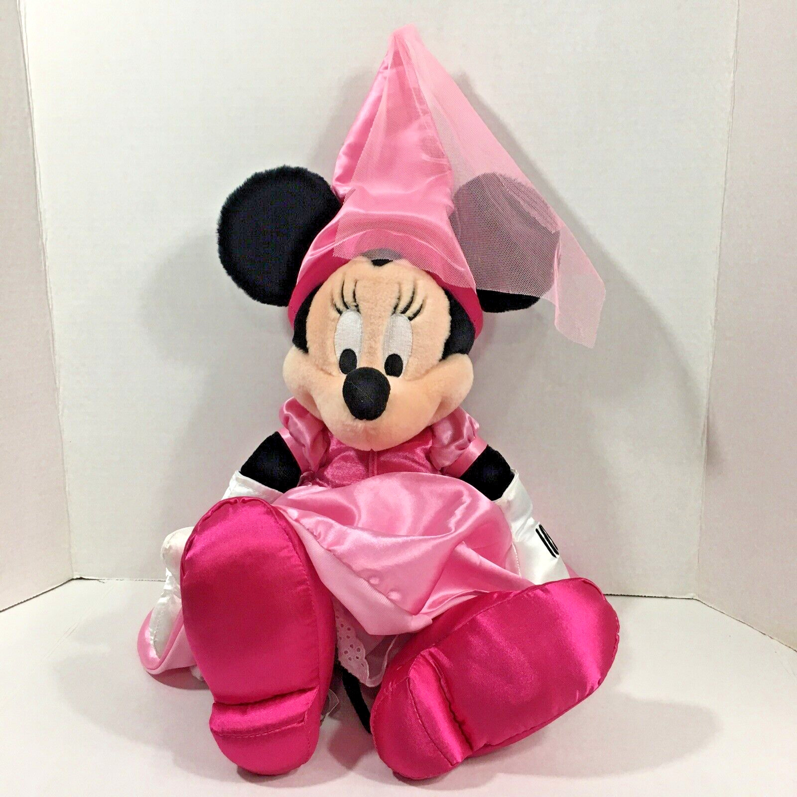 DISNEY PARKS Minnie Mouse in Pink Princess & Veil Outfit 22-in Plush Toy
