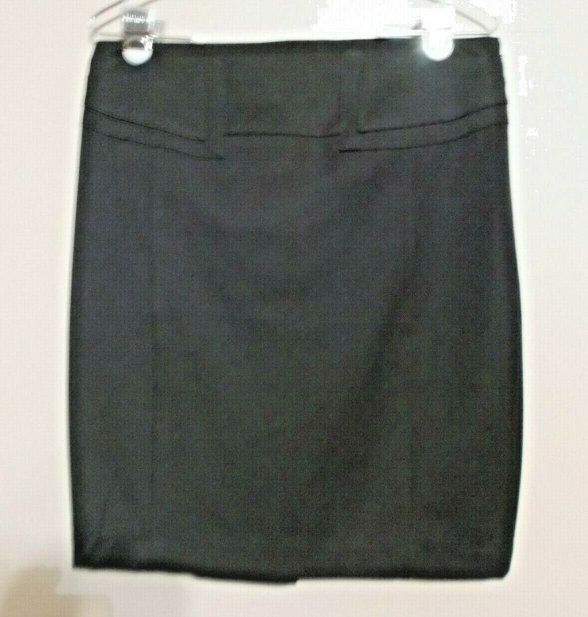 Express Womens Size 10 Solid Black Short Skirt Fully Lined Buckle Trim in Back