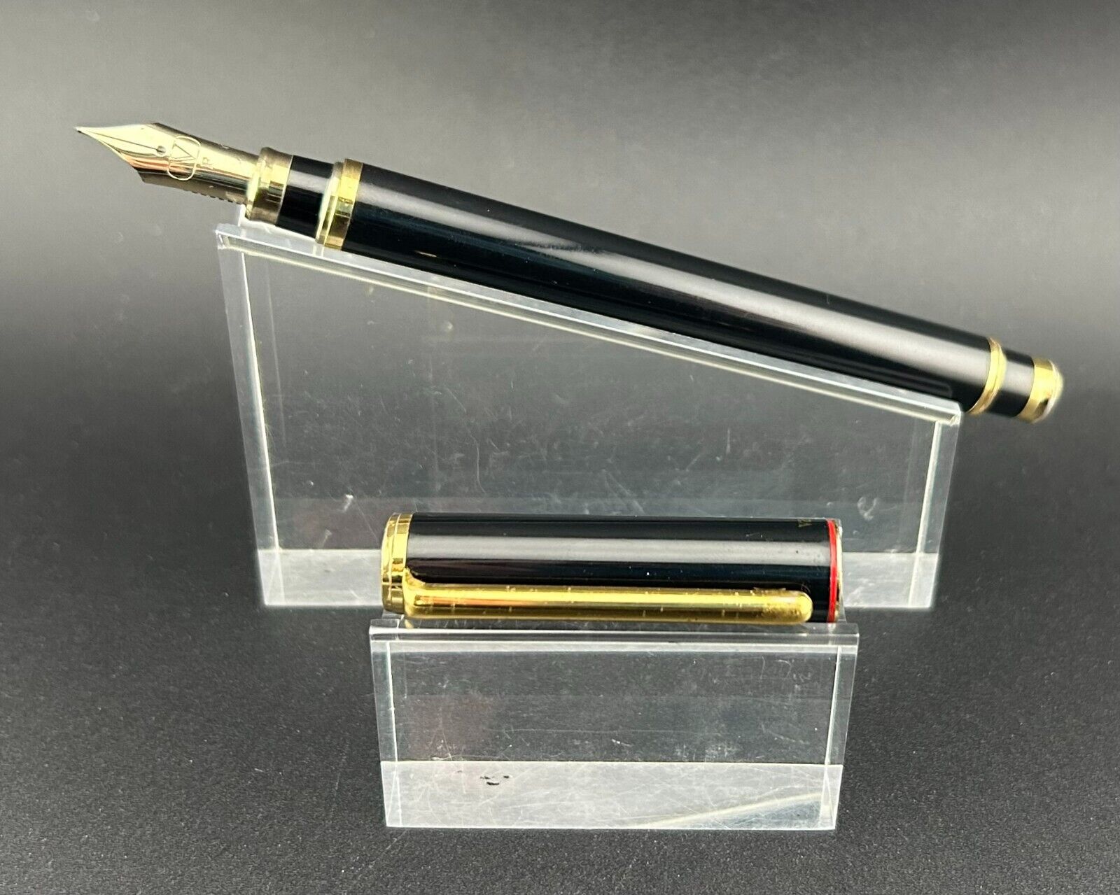 Valentino Garavani Black and Gold Fountain Pen Steel, Fine Nib