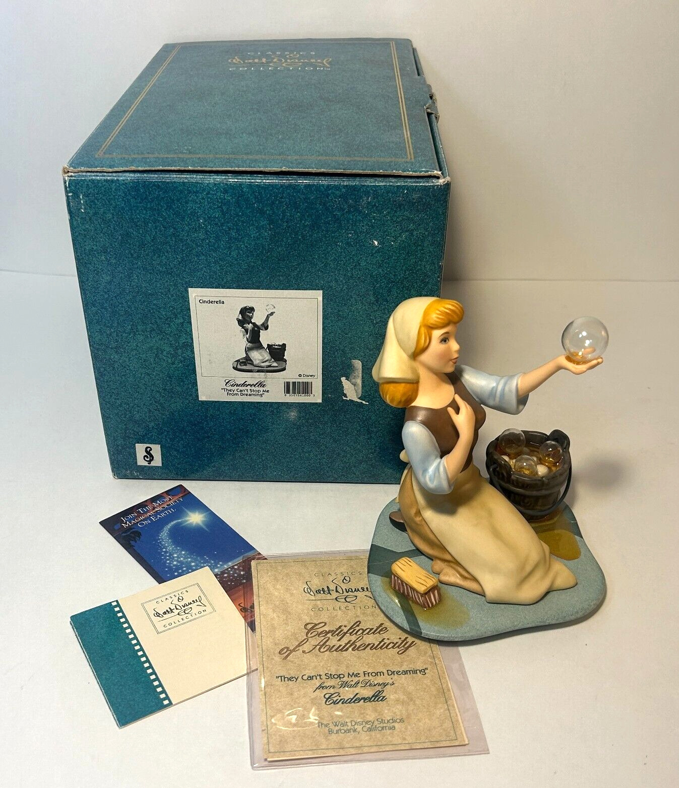 WDCC - Cinderella They Can’t Stop Me From Dreaming - Disney Figurine Box & COA