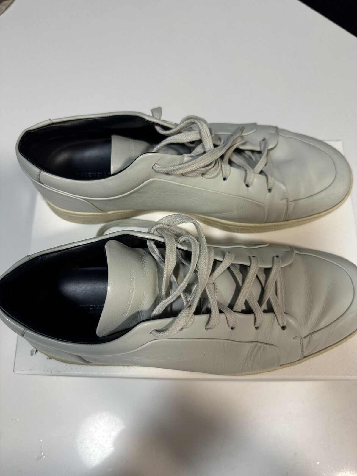$545 BALENCIAGA Off-White Leather Casual Low Top Lace-Up Sneakers Size 9/42