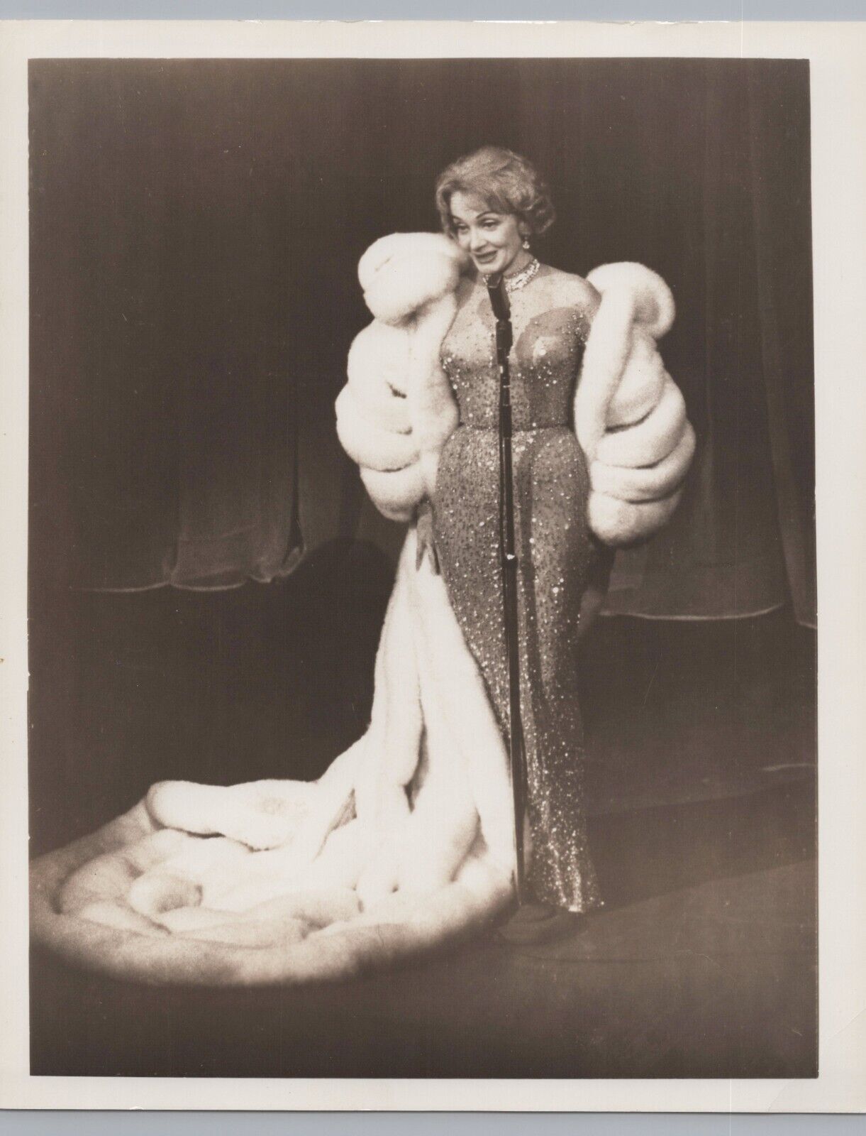 HOLLYWOOD BEAUTY MARLENE DIETRICH STYLISH POSE STUNNING PORTRAIT 1950s Photo C37
