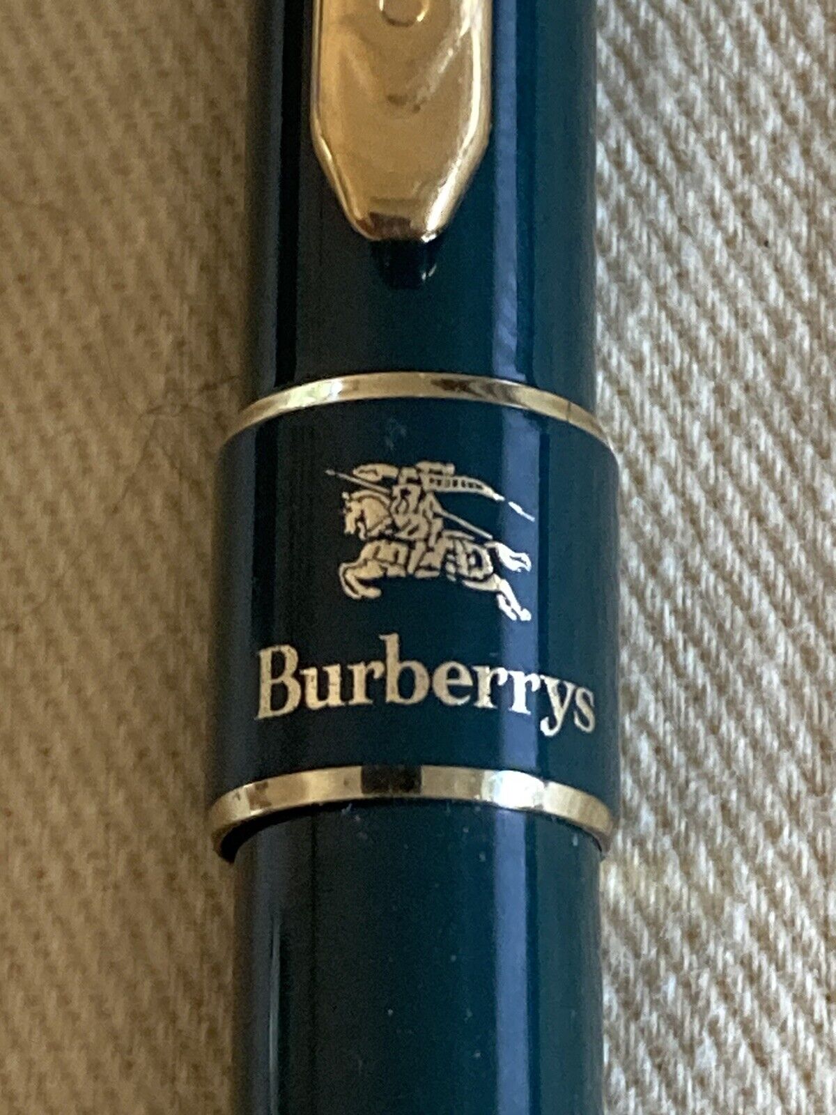 Burberrys Beautiful Green & Gold Pen.