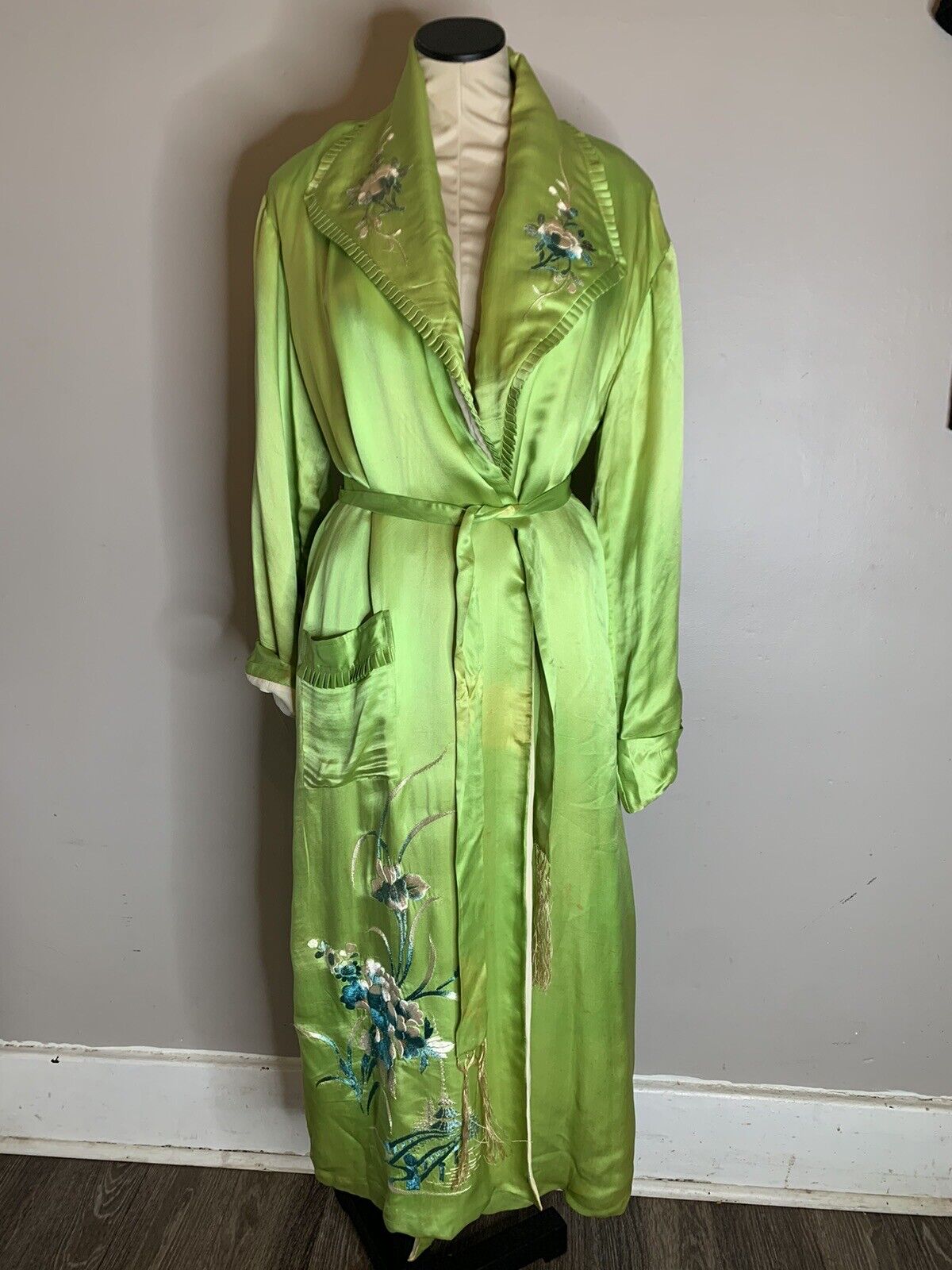 Vintage 1940’s-1950’s Elegant Kimono Robe Women’s Green Japanese Embroidered 