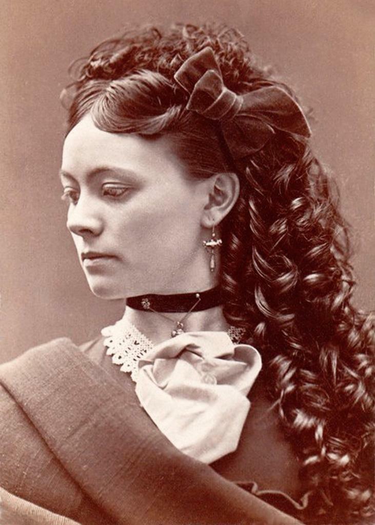 Antique Photo ... Victorian  Beauty , Woman Portrait .. Photo Print 5x7