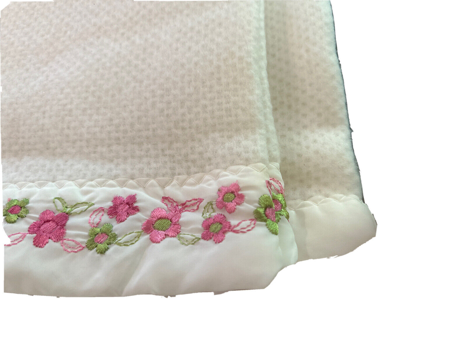 NEW- Vintage Dream Song Thermal Weave Blanket - Twin 66x90 - White Pink Flowers