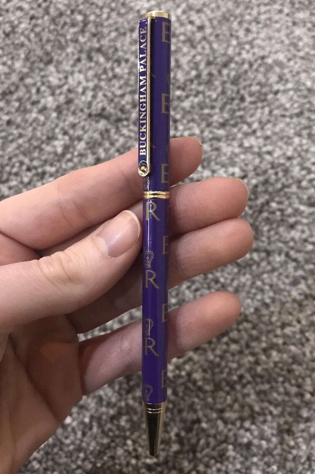 Vintage Buckingham Palace Queen Elizabeth ER II Royal Purple Ballpoint Pen