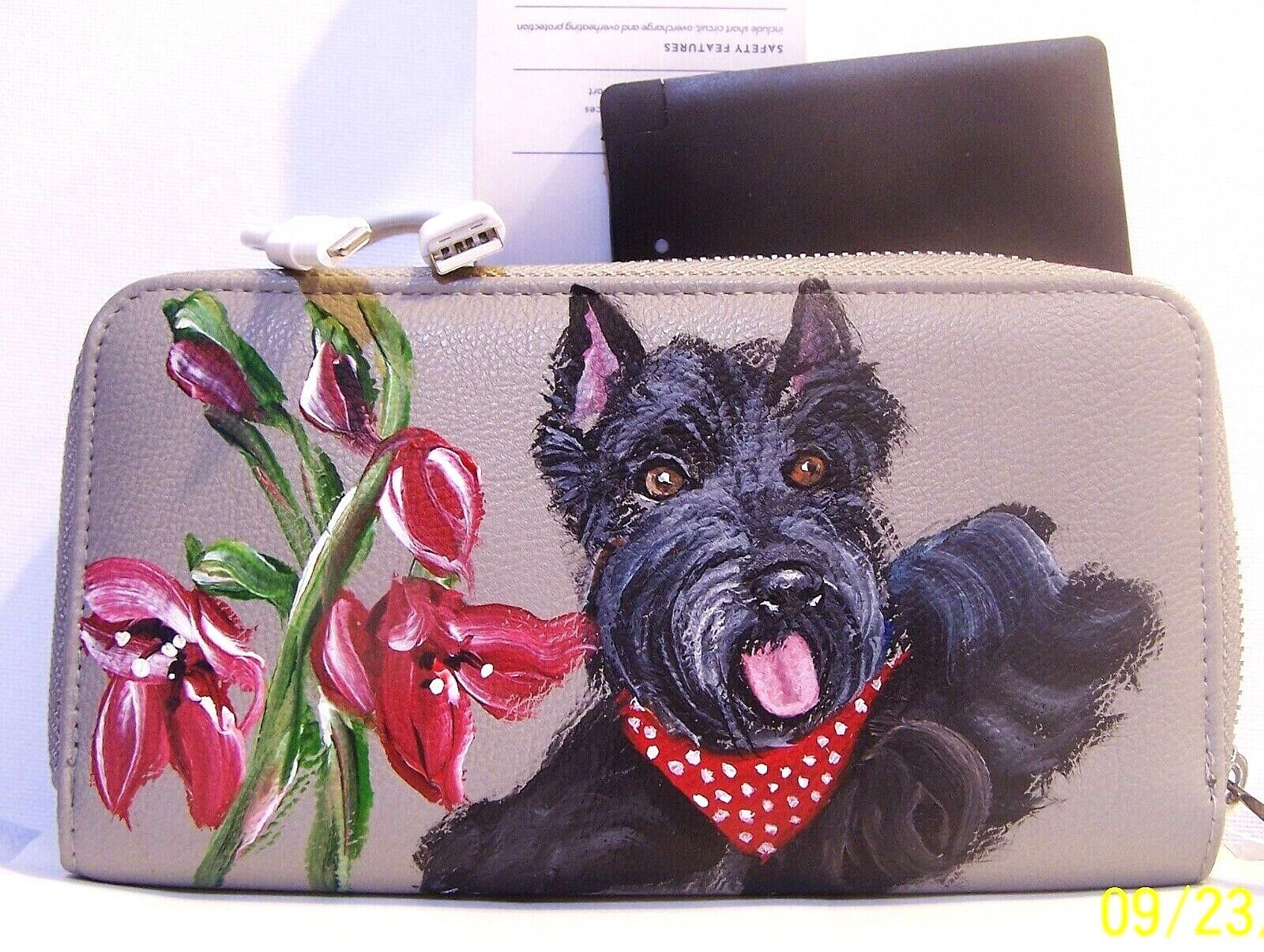 Scottish Terrier hand painted APT.9 charging wallet power bank