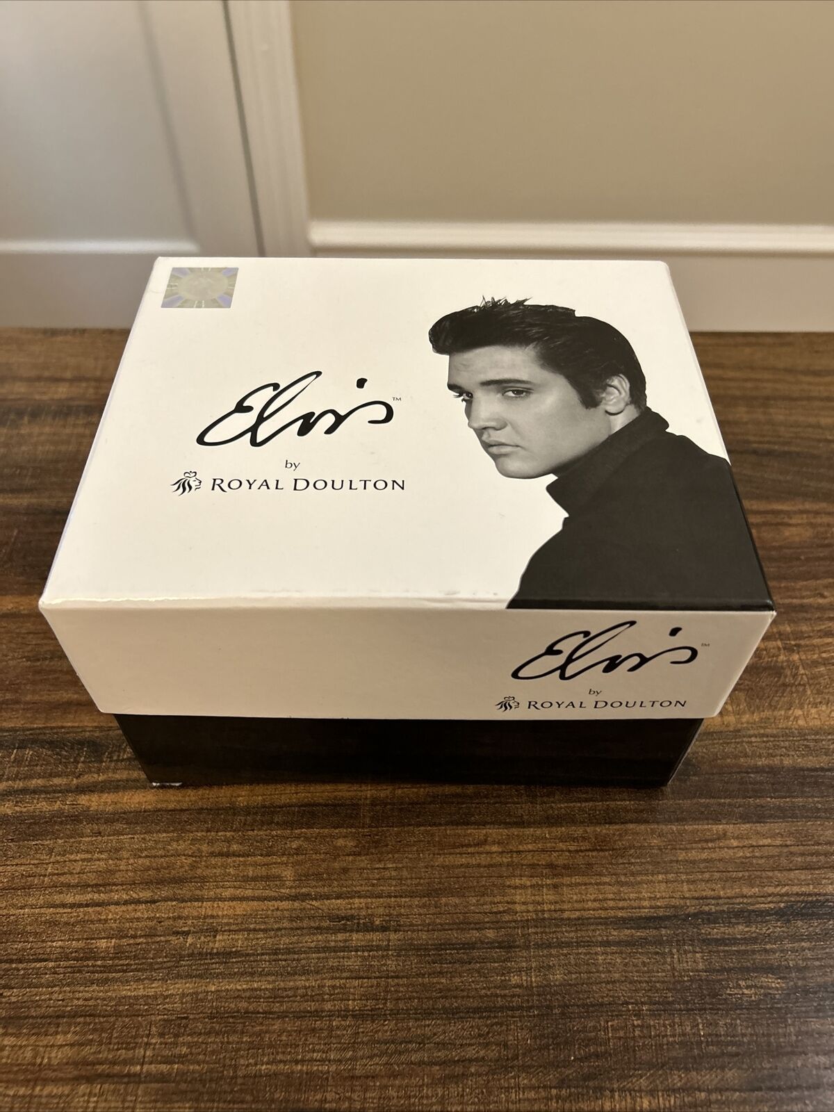 NEW IN BOX ROYAL DOULTON 30 YEAR COMMEMORATIVE ELVIS JAILHOUSE ROCK LARGE  EP14