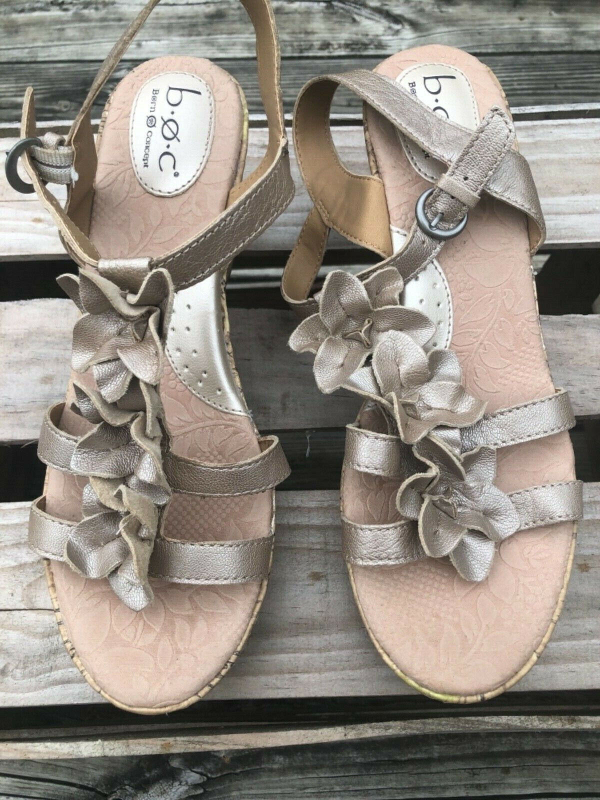 Born BOC floral pattern leather gold  women\'s sandal platform shoes size 10