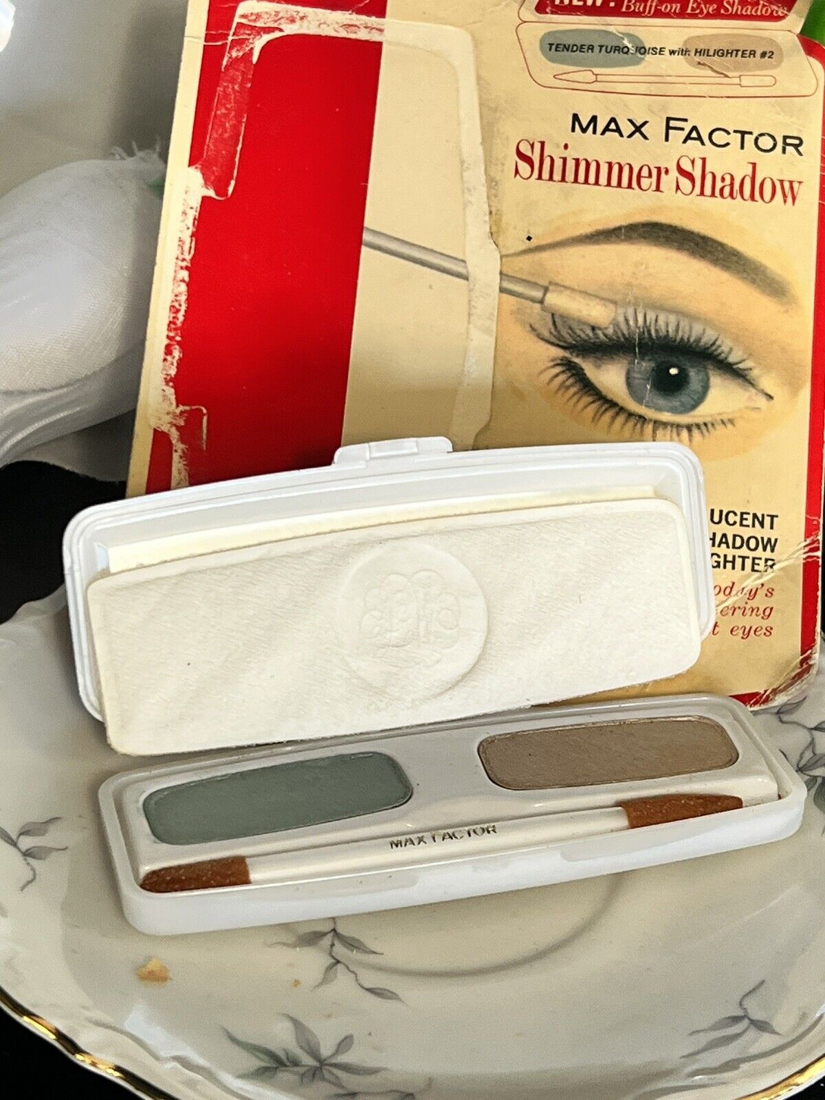 VINTAGE MAX FACTOR SHIMMER EYE SHADOW COMPACT TENDER TURQUOISE HIGHTLIGHTER NEW