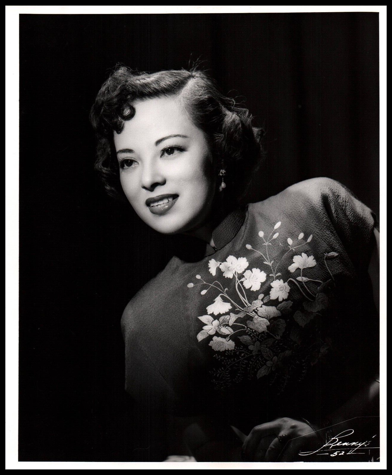 Hollywood Beauty Mitsuko Kimura STUNNING PORTRAIT STYLISH POSE 1950s Photo 777