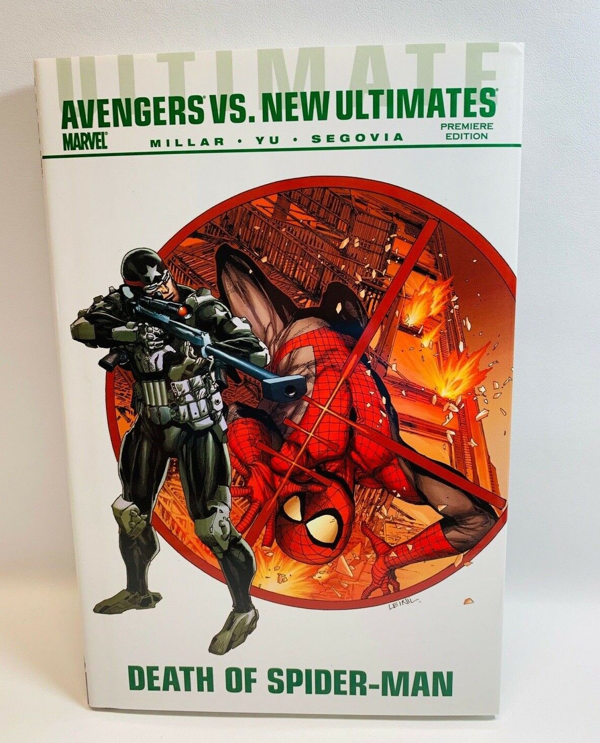 Ultimate Comics Avengers vs. New Ultimates : Death of Spider-Man by Mark Millar 