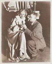 HOLLYWOOD BEAUTY JEAN HARLOW + DIRECTOR ON SET STUNNING PORTRAIT 1940s Photo 536 picture